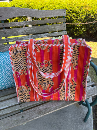 Eye Of The Tiger Tote Bag