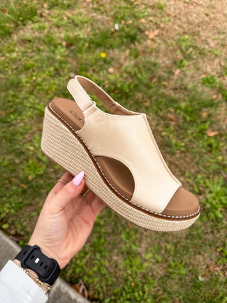 Corky's Carley Wedge - Ecru