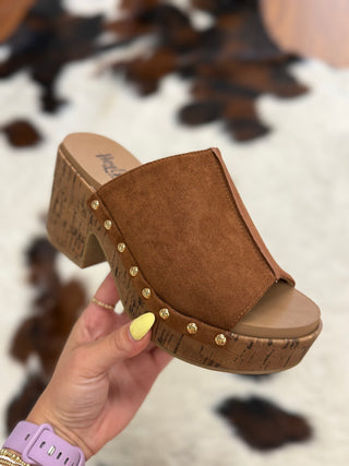 Corky's Gaslight Chestnut Wedges