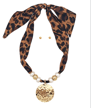 Hammered Disk Pendant Scarf Necklace Set